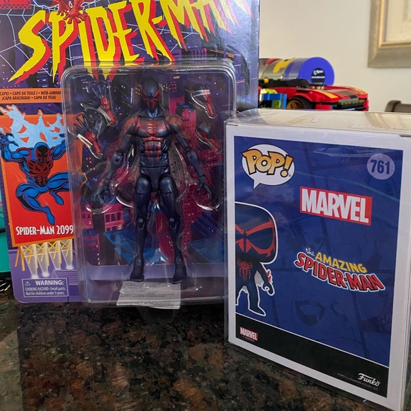 Spider-Man 2099 FUNKO COMIC CON / HASBRO SPIDER-MAN 2099 ACTION FIG BUNDLE ‼️🕷 - Picture 4 of 9